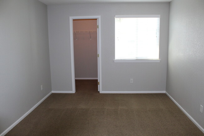 Bedroom 2 - 216 Whitehaven Cir