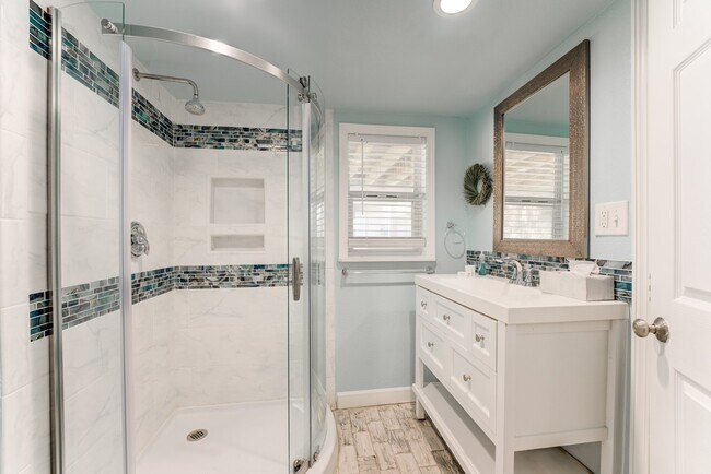 Building Photo - 4211 Surf Dr