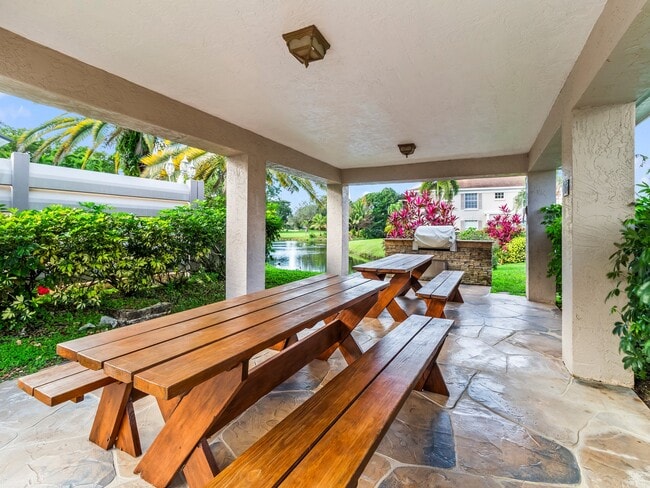 Building Photo - 9001 Jacaranda Ln