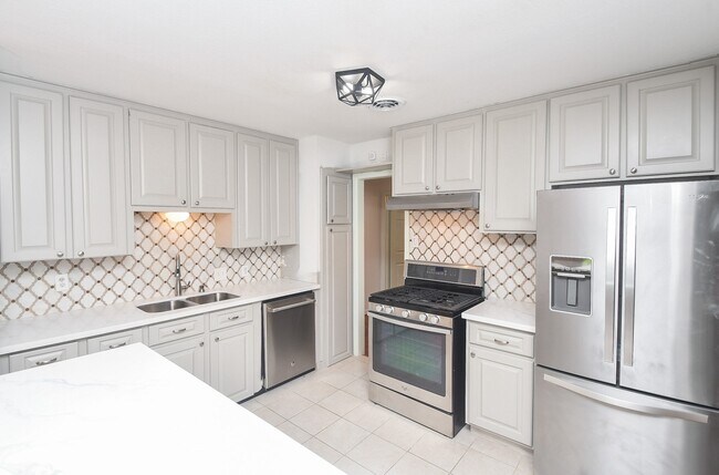 Building Photo - 6602 Housman