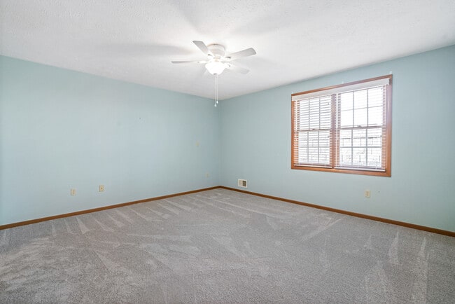Building Photo - 702 Dehaven Ct