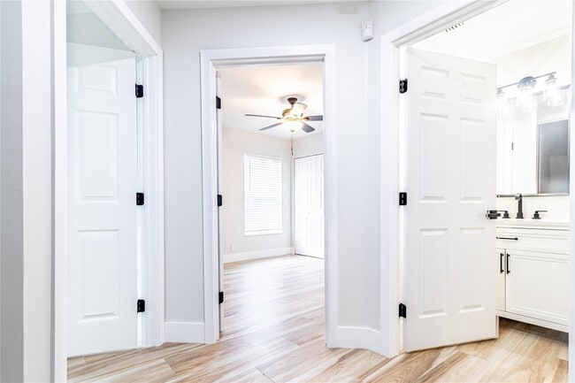 Building Photo - 305 S Swinton Ave