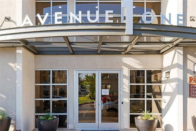 Building Photo - Condo With Luxury Amenities