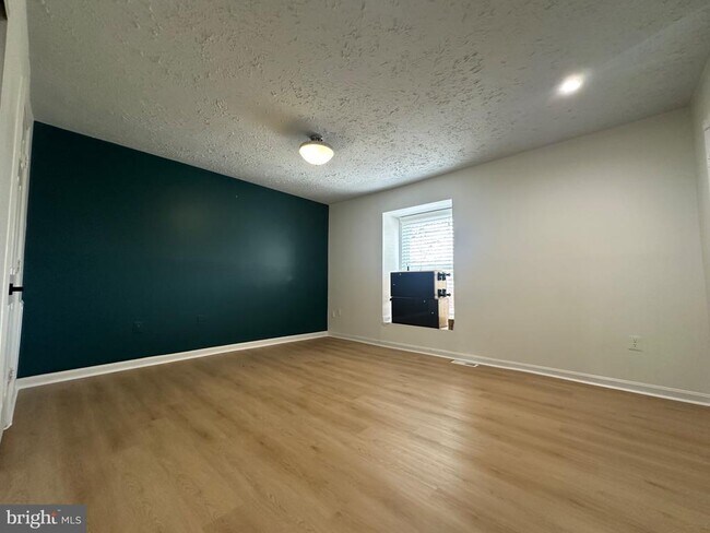 Building Photo - 8282 White Pine Dr