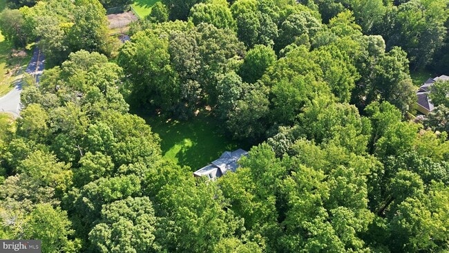 Building Photo - 2 English Hills Dr