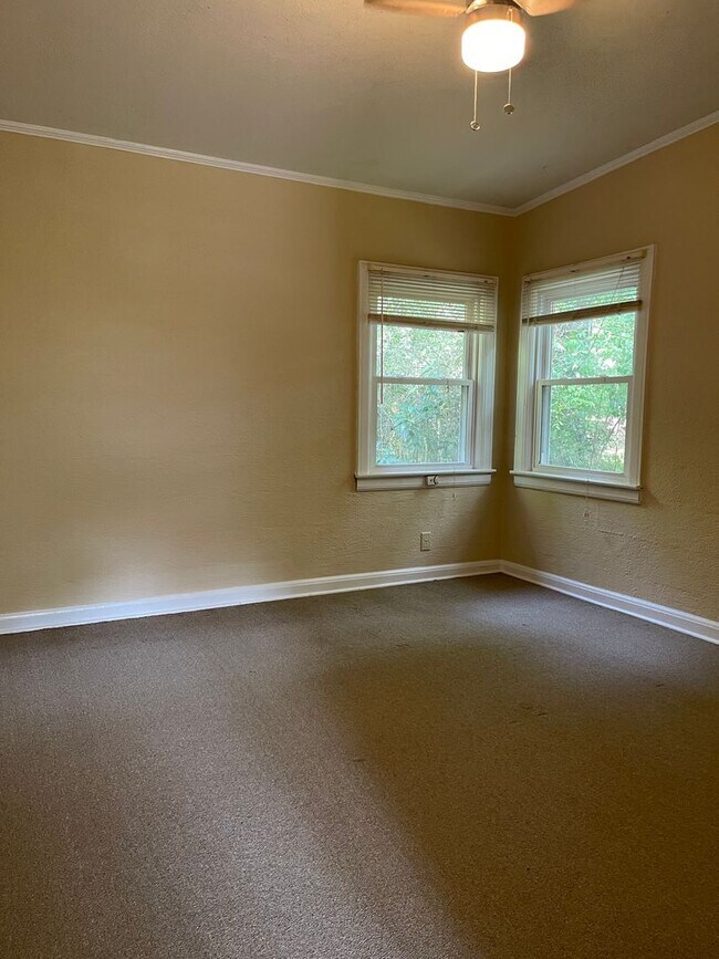 Building Photo - Two Bedroom One Bath in Normaltown