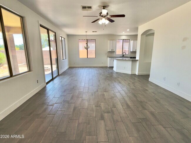 Building Photo - 7116 W Sophie Ln