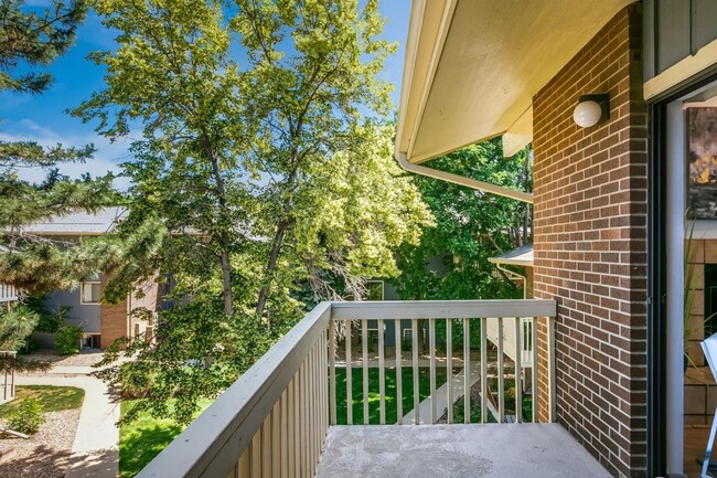 Building Photo - 2800 Kalmia Ave