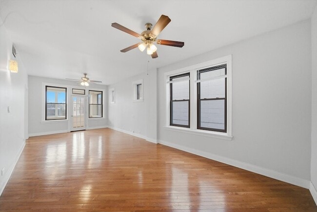 Building Photo - 2908 W Palmer St