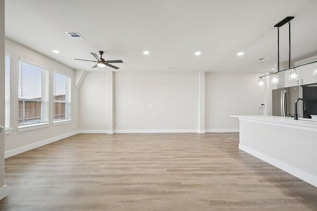 Building Photo - 3438 Taas Dr