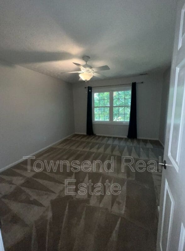 Building Photo - 303 Wagoner Dr