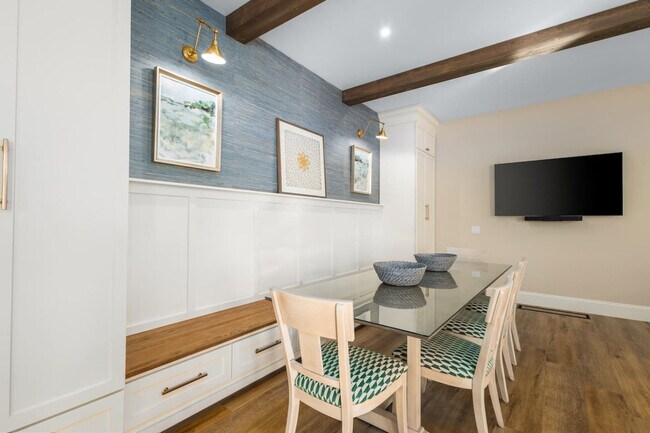 Building Photo - 1112 N St Peter St