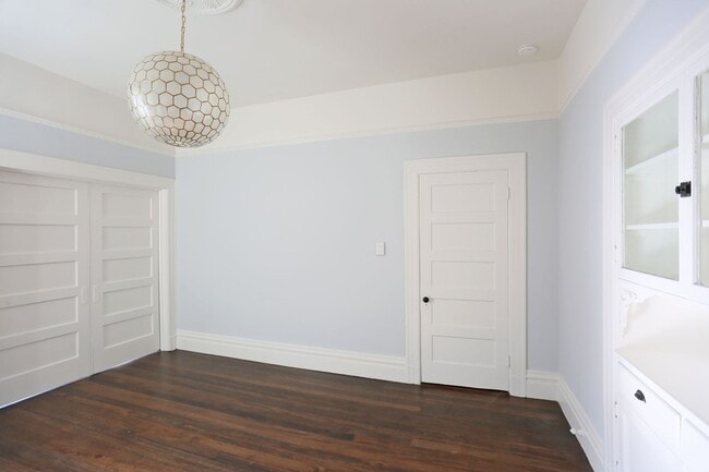 Building Photo - 144 10th Ave