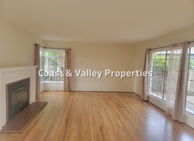 Building Photo - Beautiful Home in South Salinas!