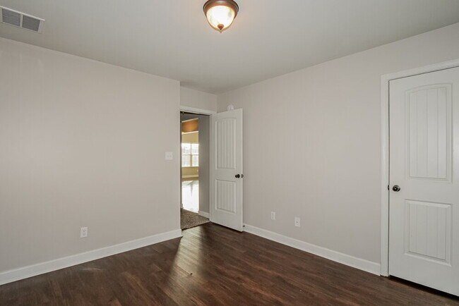 Building Photo - 1415 Chase Cv