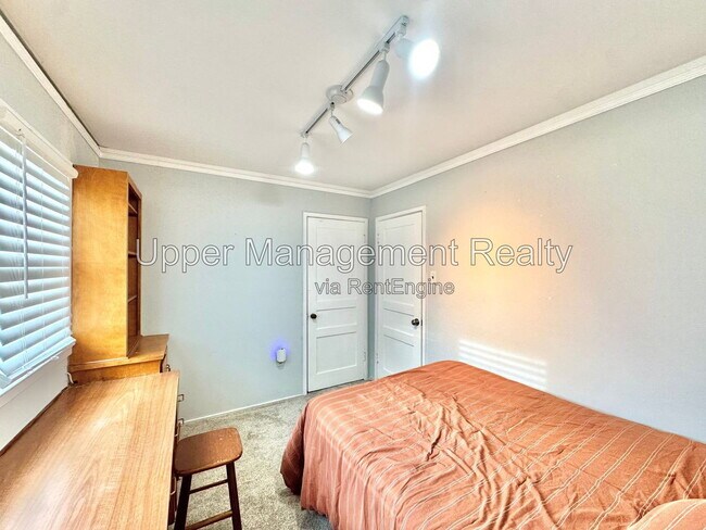 Building Photo - 638 Huntlee Dr