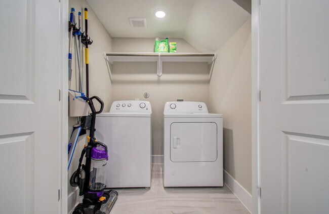 Building Photo - 8320 Curry Rd