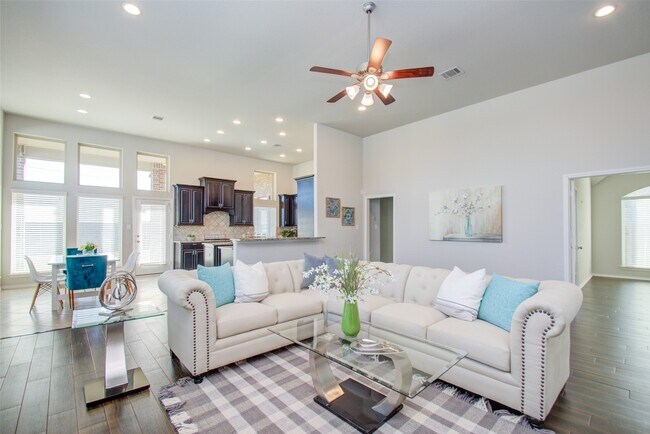 Building Photo - 13520 Mason Canyon Ln