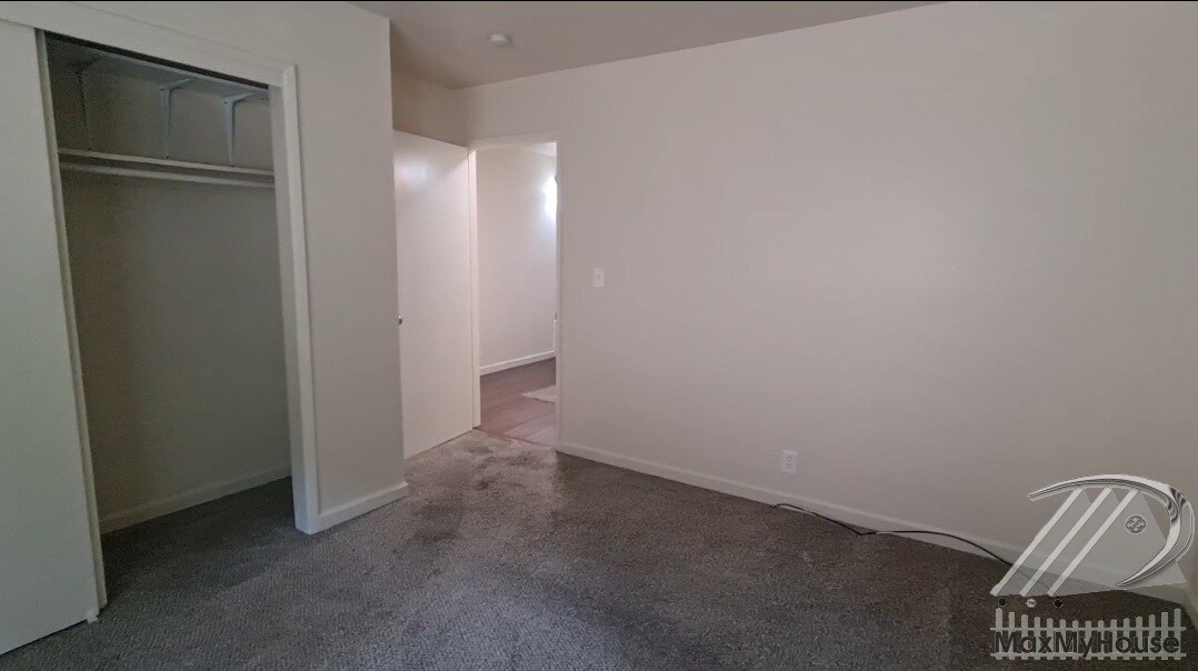 Building Photo - 420 Lewis Ln