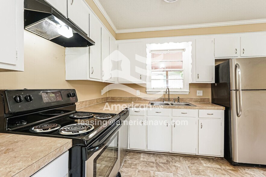 Building Photo - 144 Charmont Dr