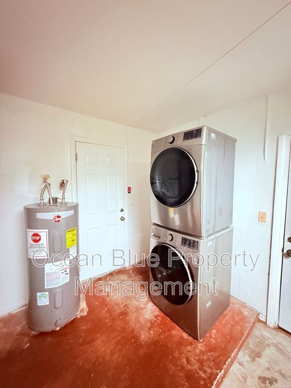 Building Photo - 329 Royal Palm Dr