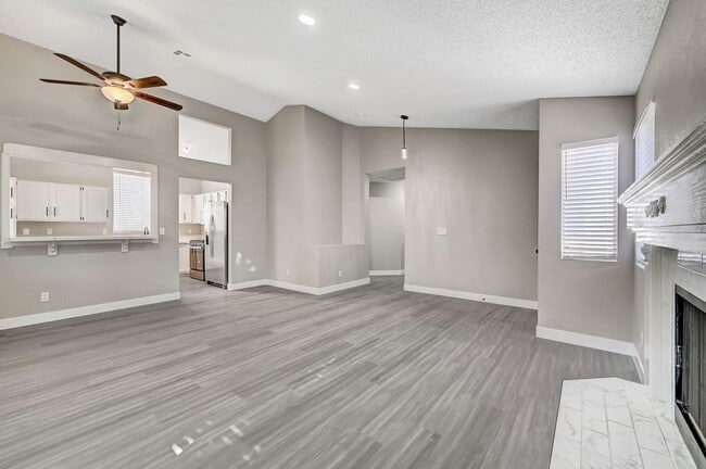 Building Photo - Fully Renovated Single Story 3bd/2bth Single Family Home