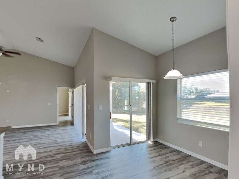 Building Photo - 7423 W Cameo Cir