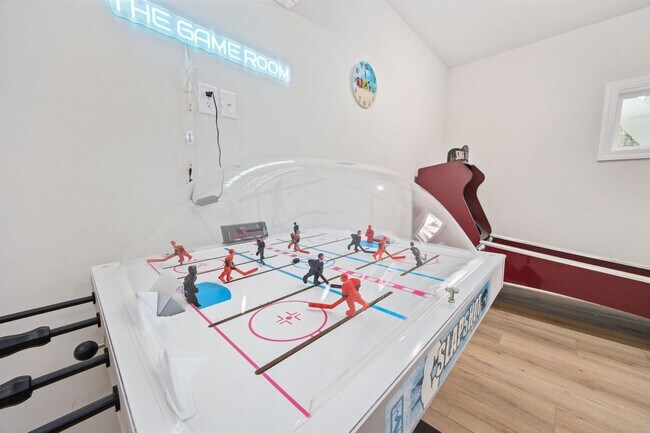 Building Photo - All Inclusive Seasonal Rental in the Beaut...