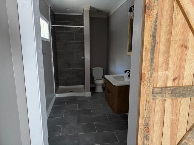 Building Photo - 121 Woodland Cir