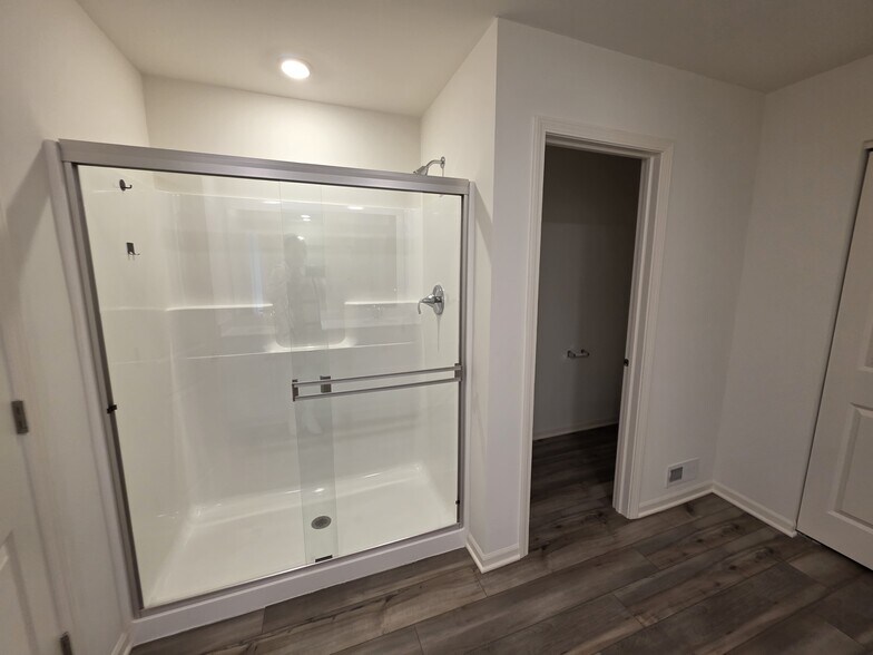 Building Photo - 1811 E 111th Pl