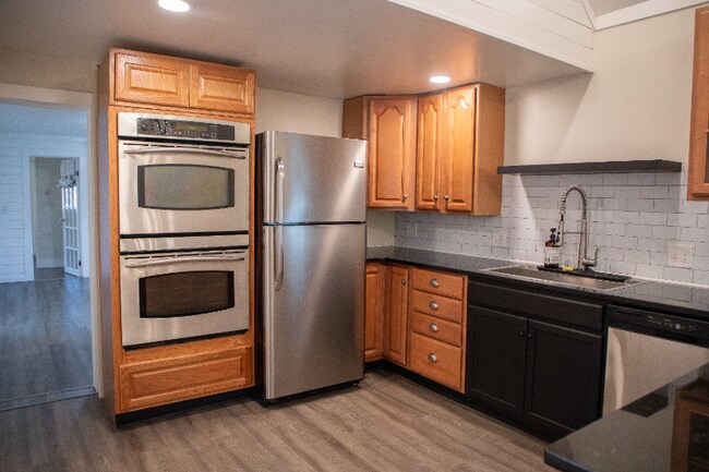 Building Photo - 281 Salmon Brook St