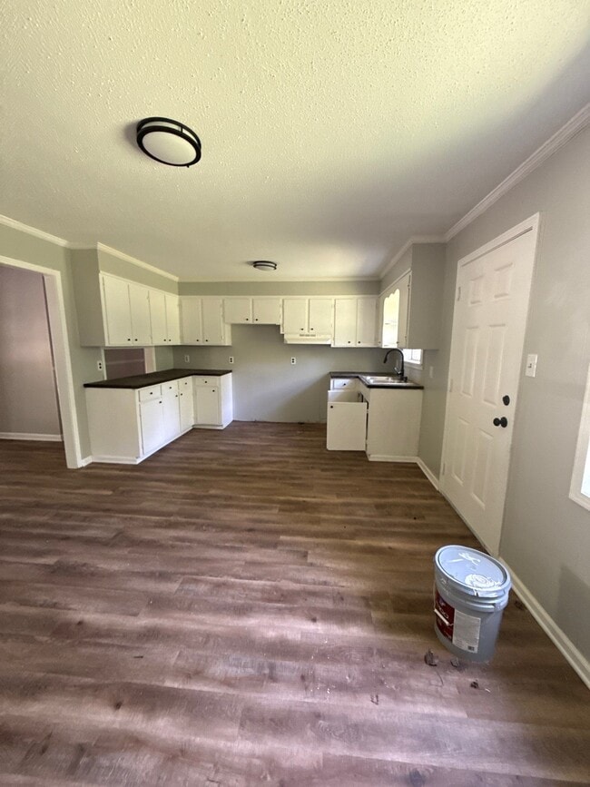 Building Photo - 1103 Berrywood Ave