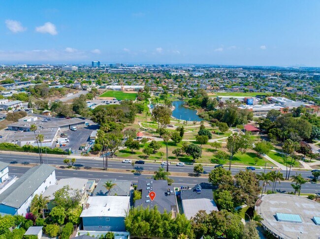 Building Photo - 1542 Manhattan Beach Blvd