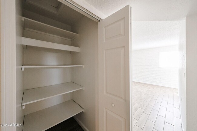 Building Photo - 3119 W Country Gables Dr