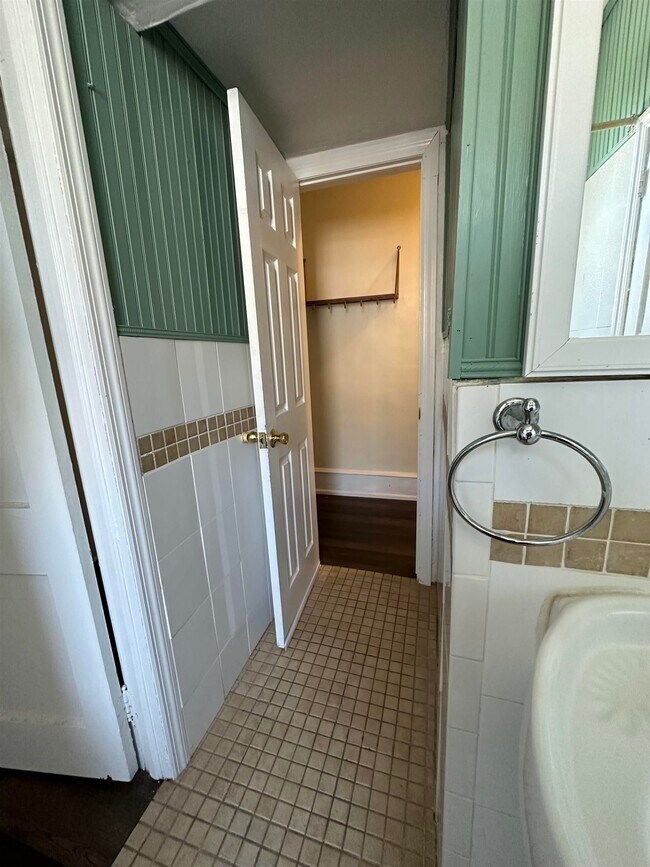 Building Photo - 3501 Ventnor Ave