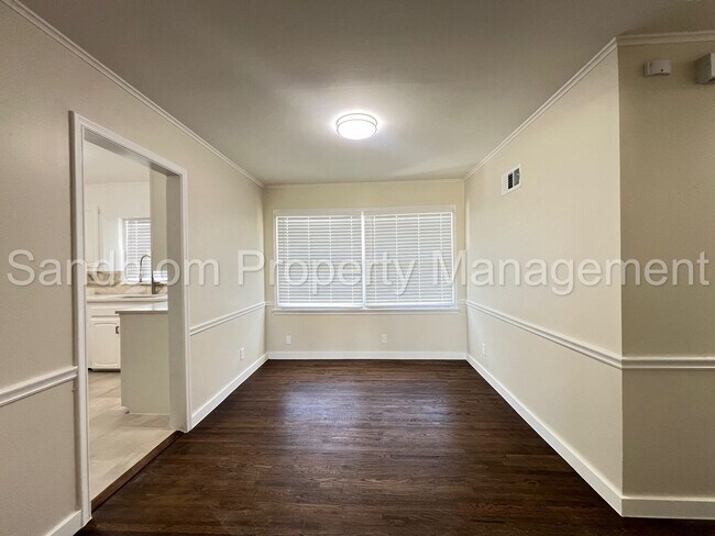 Building Photo - For Lease | $1300 Rent | Available Now!