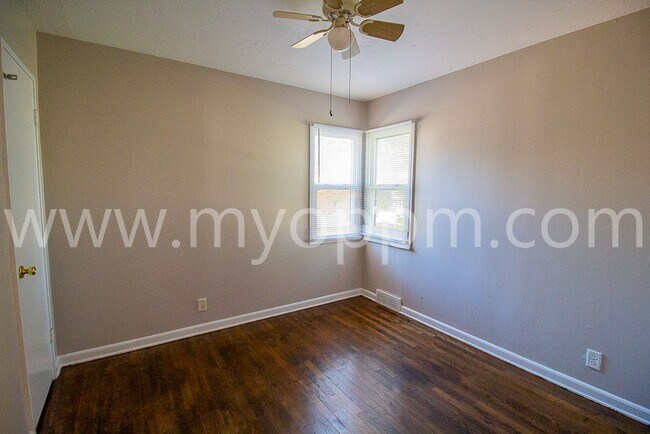 Building Photo - Recently Updated House | Old Towne Bellevue