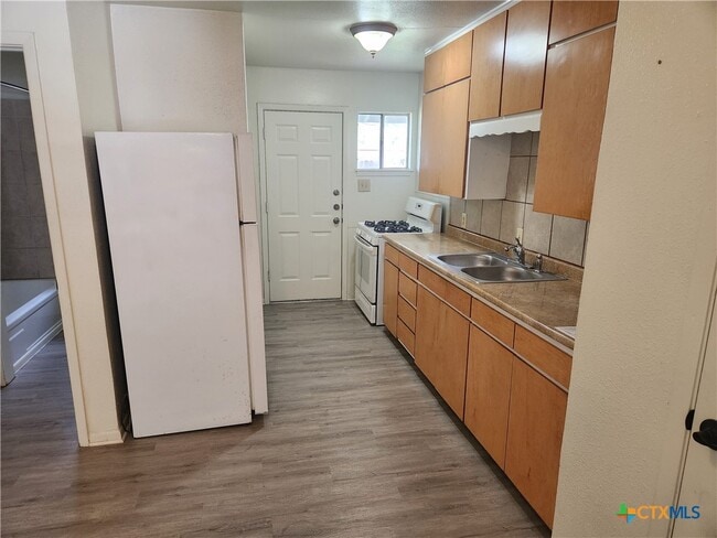 Building Photo - 1802 Avenue H D Ave