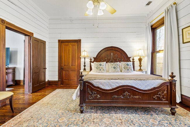 Building Photo - 676 S Waco St