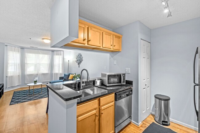 Building Photo - 525 Olmsted Park Pl