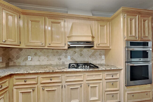 Building Photo - 20123 Sunny Shores Dr