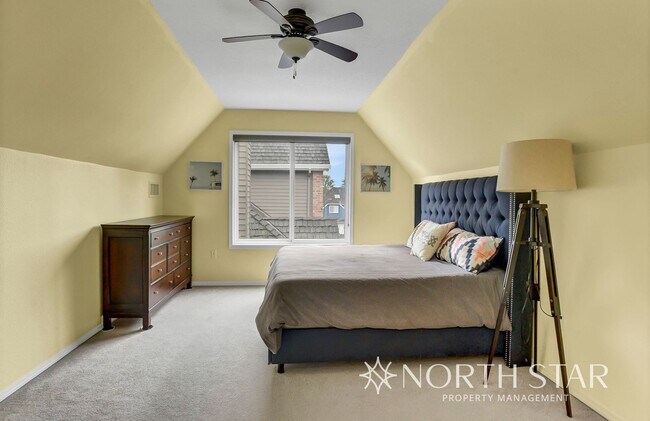 Building Photo - $1000 Off First Months Rent in Lake Oswego