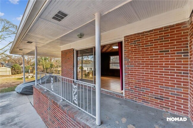 Building Photo - 1143 Fountain Dr SW