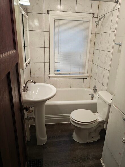 Building Photo - 524 Crestmore Ave