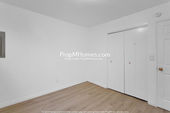 Building Photo - Freshly Renovated 2-Bedroom Apartment in C...