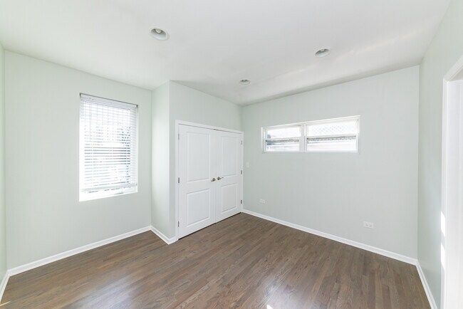 Building Photo - 712 N Willard Ct