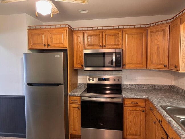 Building Photo - Single Family Home located in North Hills....