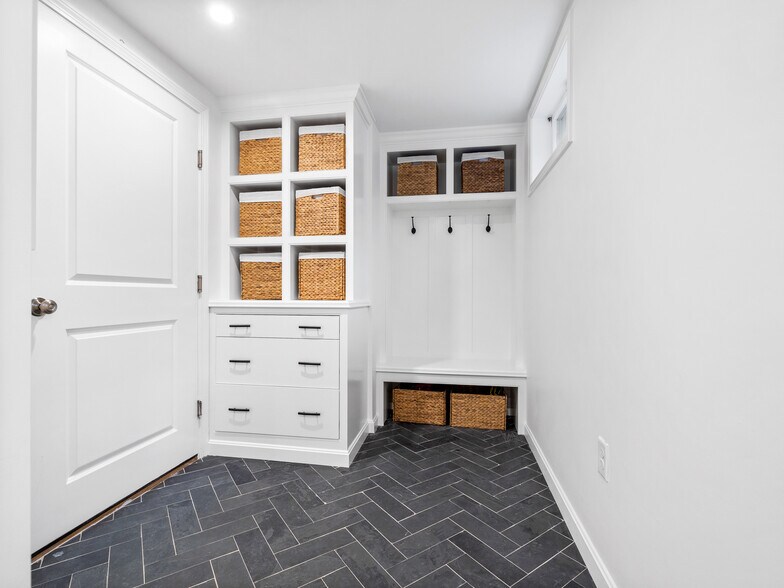 Building Photo - 25 Falmouth Rd