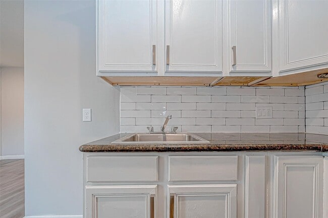Building Photo - 7422 Avenue I