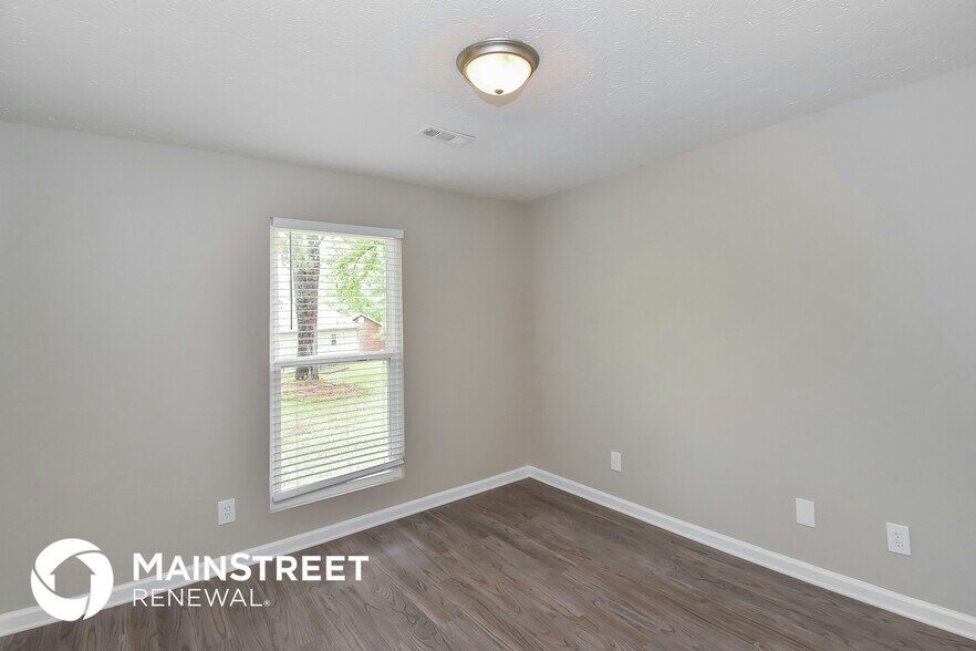 Building Photo - 2745 Sapphire St